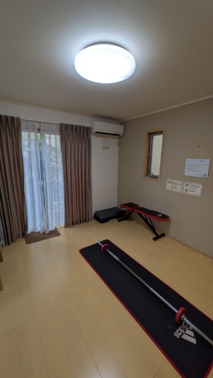 自然光の入る完全個室のトレーニングルーム