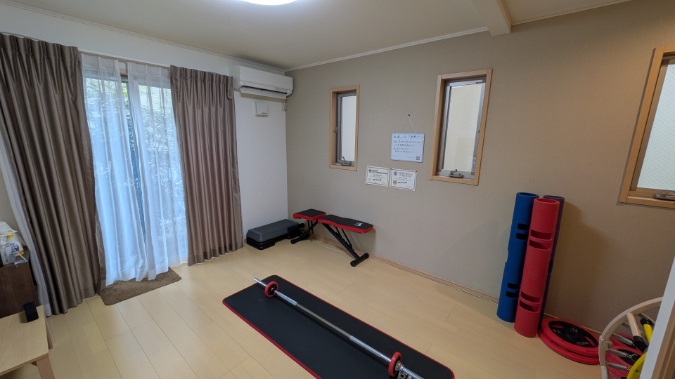 自然光の入る完全個室のトレーニングルーム