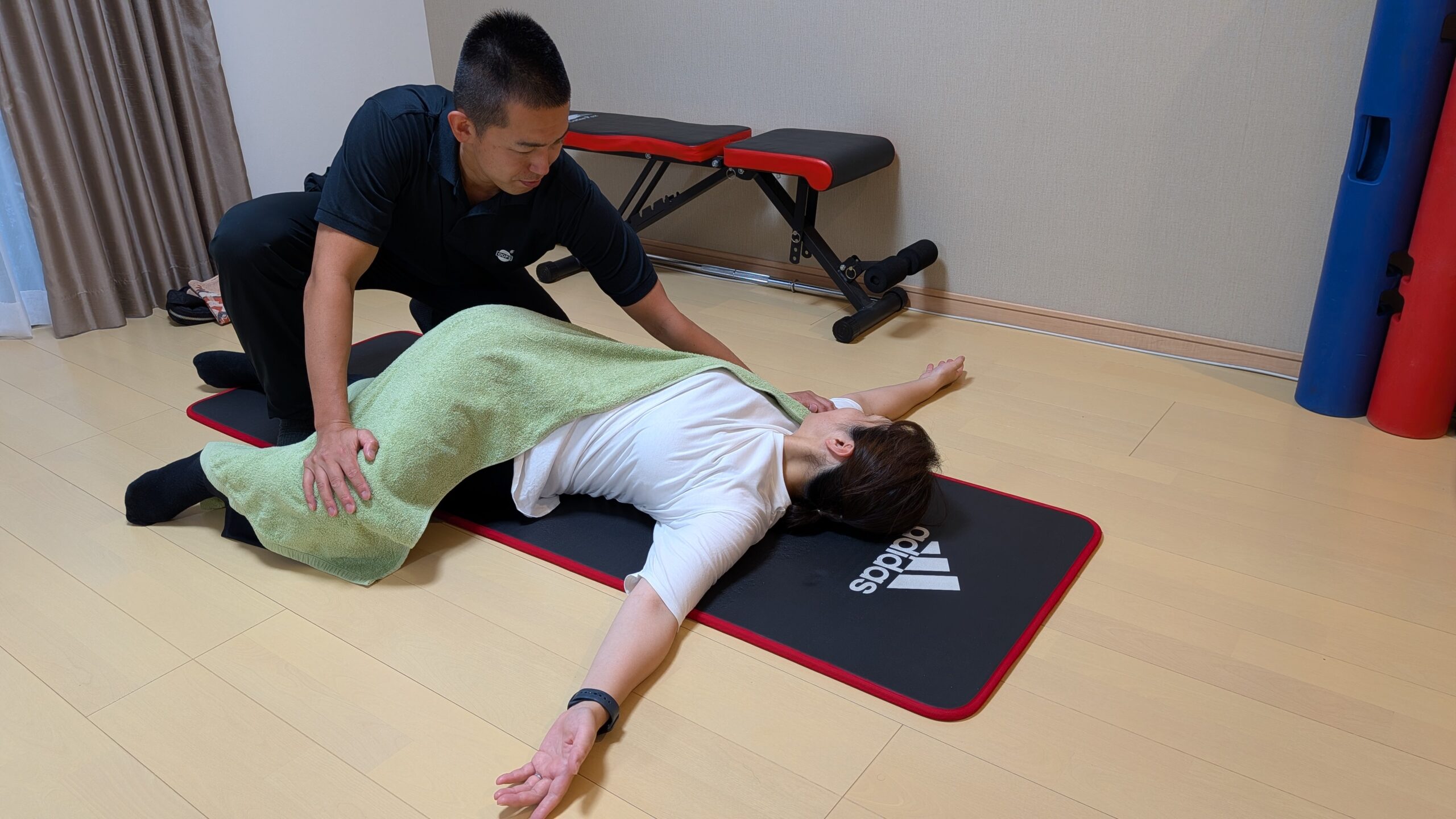 パートナーストレッチの様子
